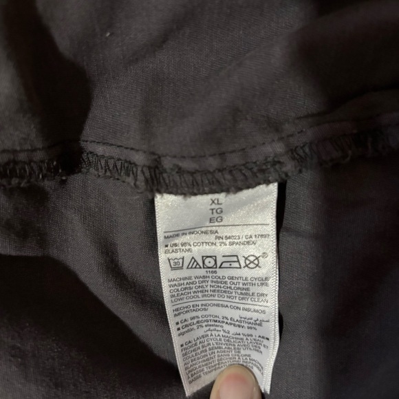 Old Navy Women’s Charcoal Chino Pants - Picture 4 of 4